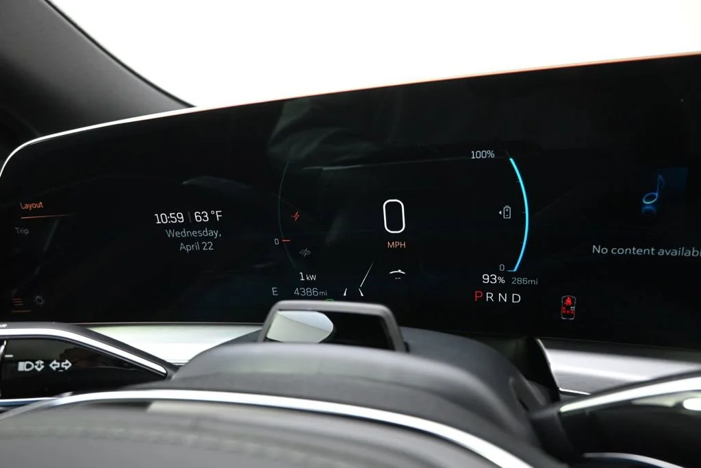 2025 Cadillac LYRIQ Luxury 3 - Photo 25