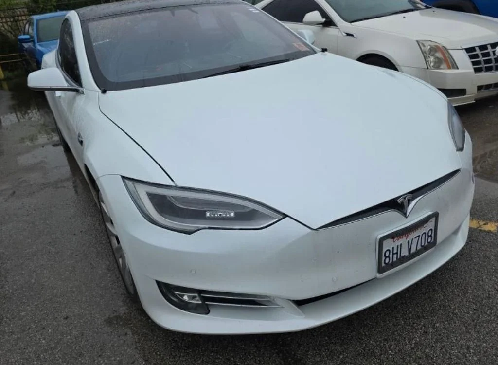 Used 2018 White Tesla 75D image 7
