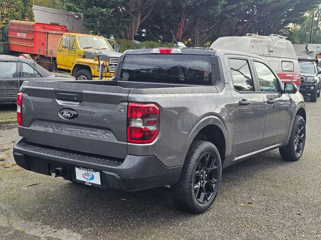 New 2025 Carbonized Gray Metallic Ford XLT image 7