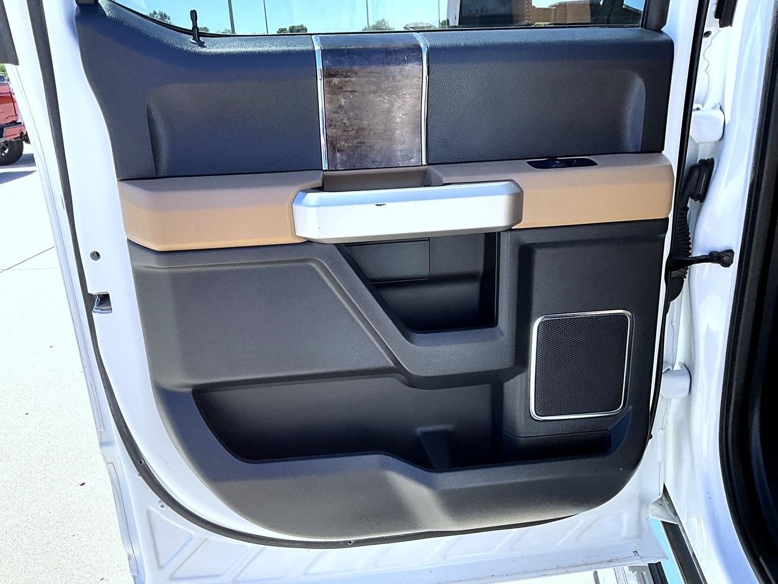 Used 2022 White Ford Lariat image 21