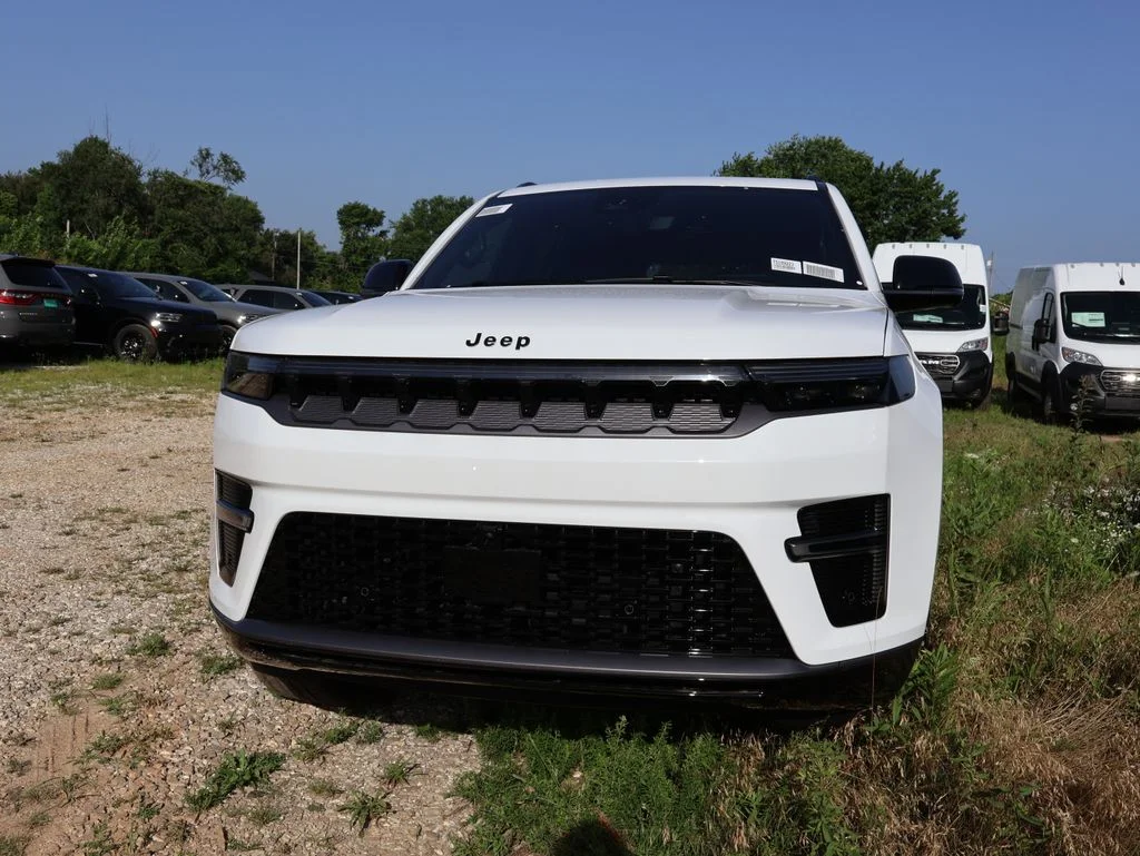 New 2026 Bright White Clear-Coat Exterior Paint Jeep Limited Reserve image 4