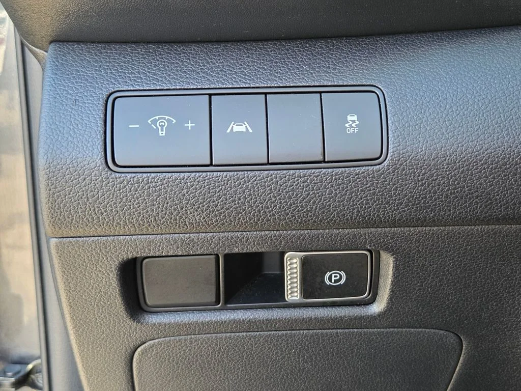 Used 2022 Gray Hyundai SEL image 32