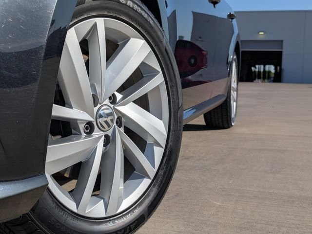 Used 2018 Volkswagen Passat SE with VIN 1VWBA7A3XJC040462 for sale in Buda, TX