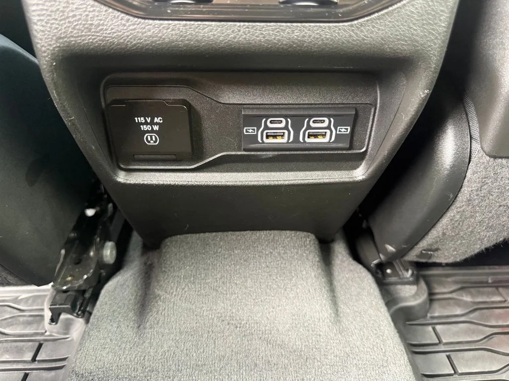 Used 2021 White/off-white Jeep Overland image 38