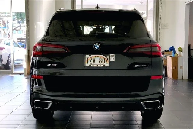 Used 2020 Black Sapphire Metallic BMW sDrive40i image 4