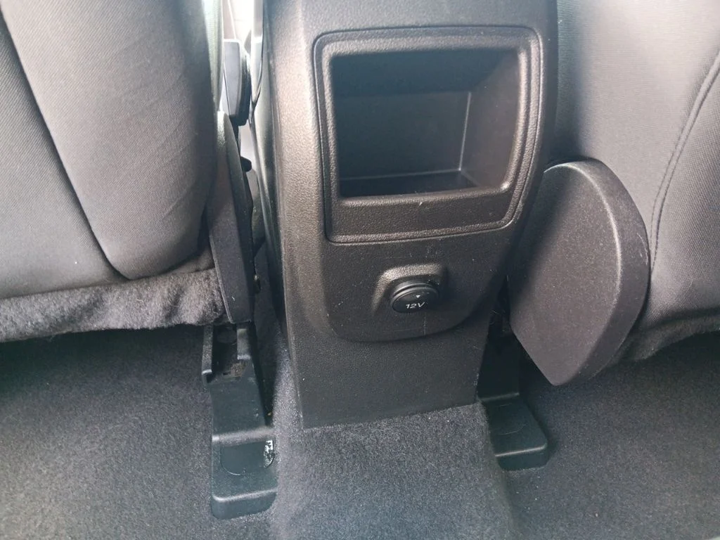 Used 2016 Magnetic Ford SE image 29