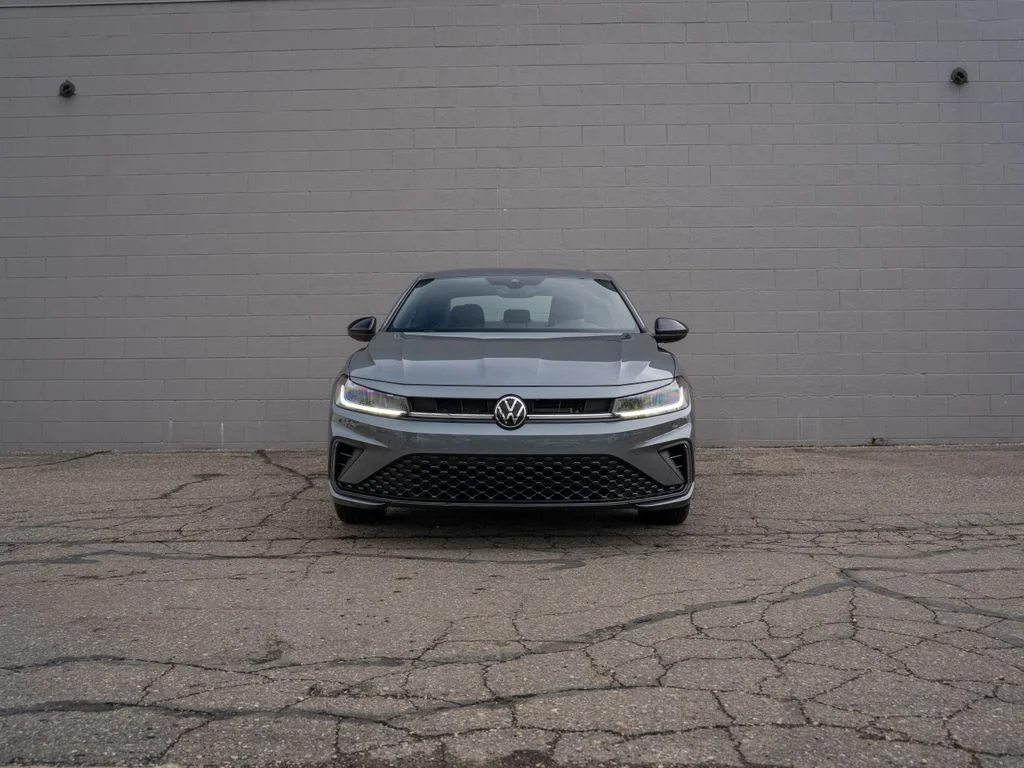 Used 2025 Gray Volkswagen 1.5T Sport image 10