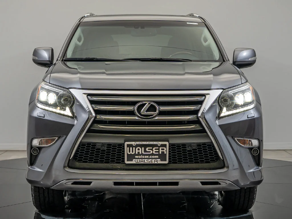 Used 2016 Gray Pearl Lexus 460 image 2