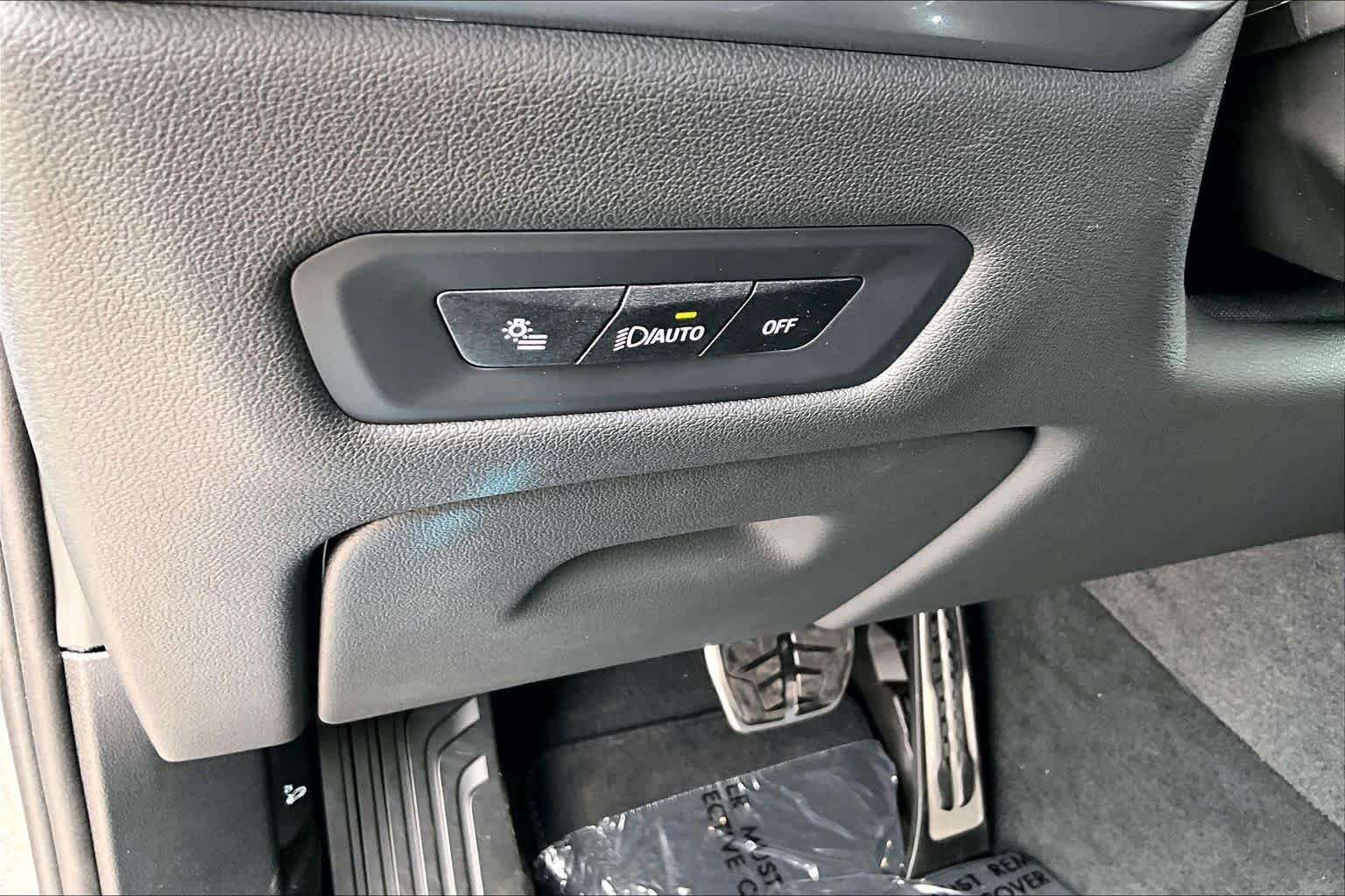 New 2026 Skyscraper Grey Metallic BMW xDrive40i image 18