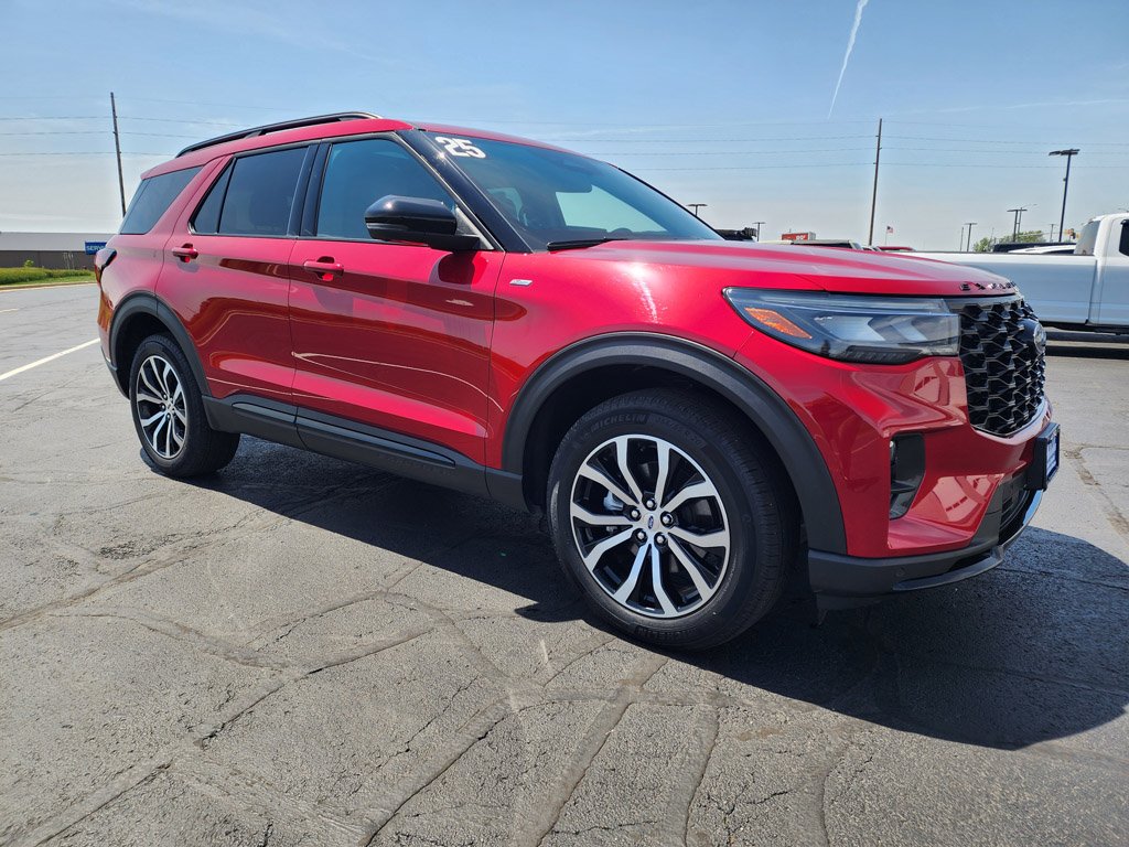 Used 2025 Rapid Red Metallic Tinted Clearcoat Ford ST-Line image 3