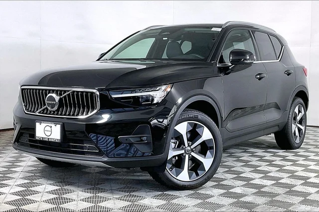 2025 Volvo XC40 B5 Plus Bright Theme