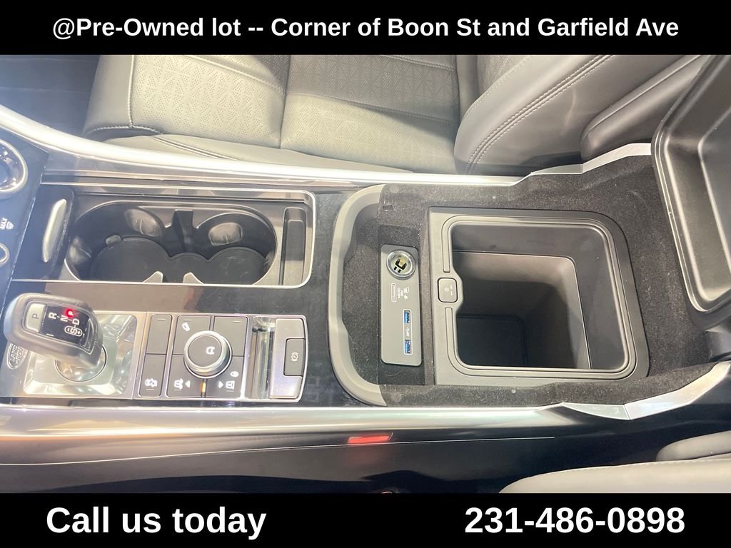 Used 2019  Land Rover HSE Dynamic image 25