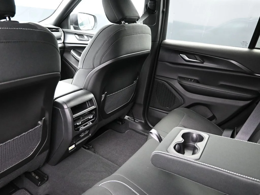 New 2026 Baltic Gray Metallic Clear-Coat Exterior Paint Jeep Laredo X image 23