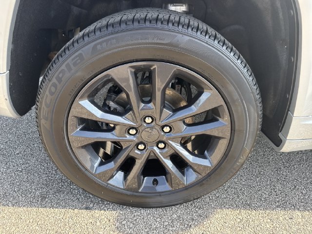 New 2026 Silver Jeep Limited Reserve image 17