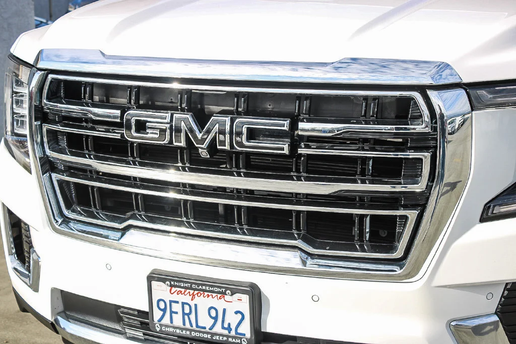 Used 2023 White GMC SLT image 6