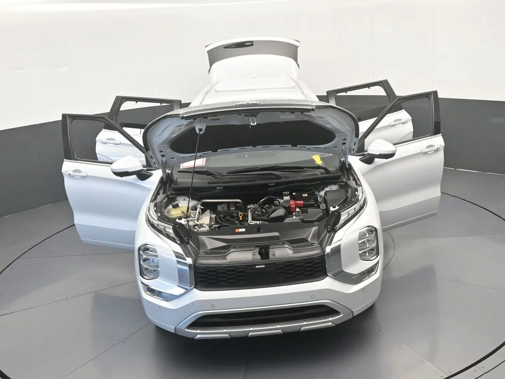 Used 2024 White Mitsubishi SEL image 75