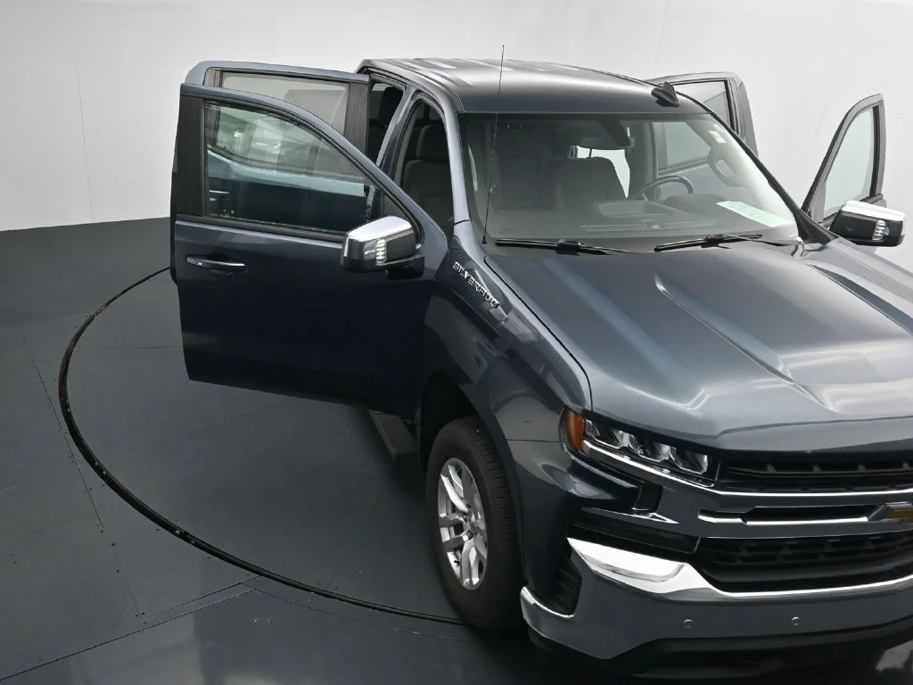 Used 2020 Gray Chevrolet LT image 24