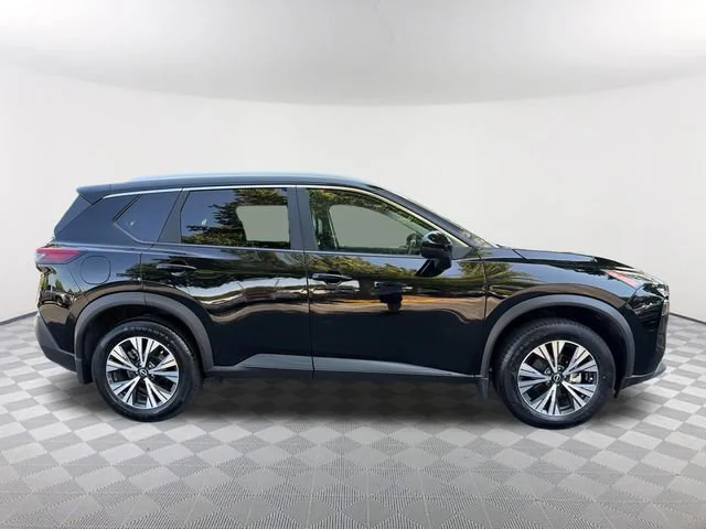 Used 2022 Black Nissan SV FWD image 4