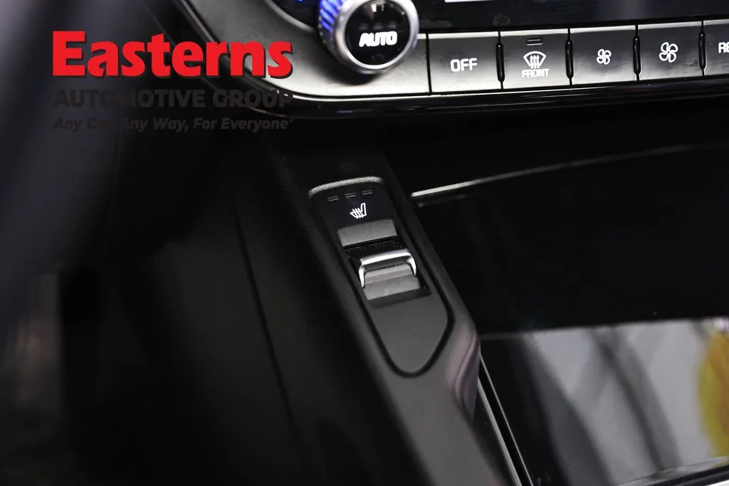 Used 2025 Black Kia S image 38