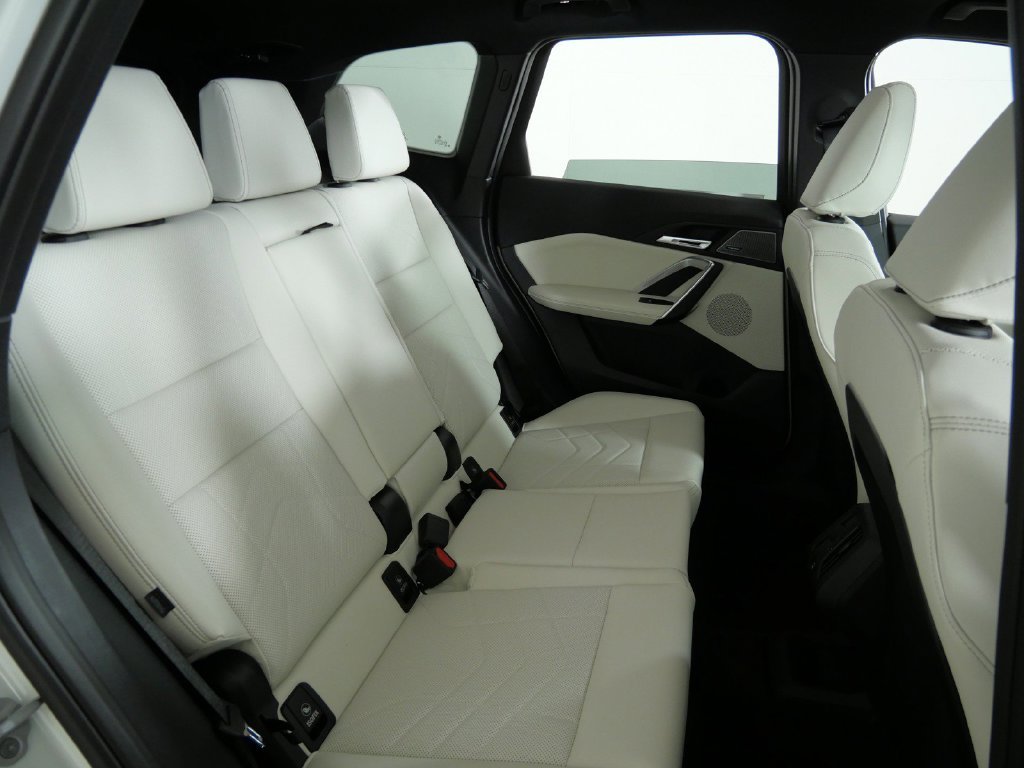 New 2027 Alpine White BMW xDrive28i image 25