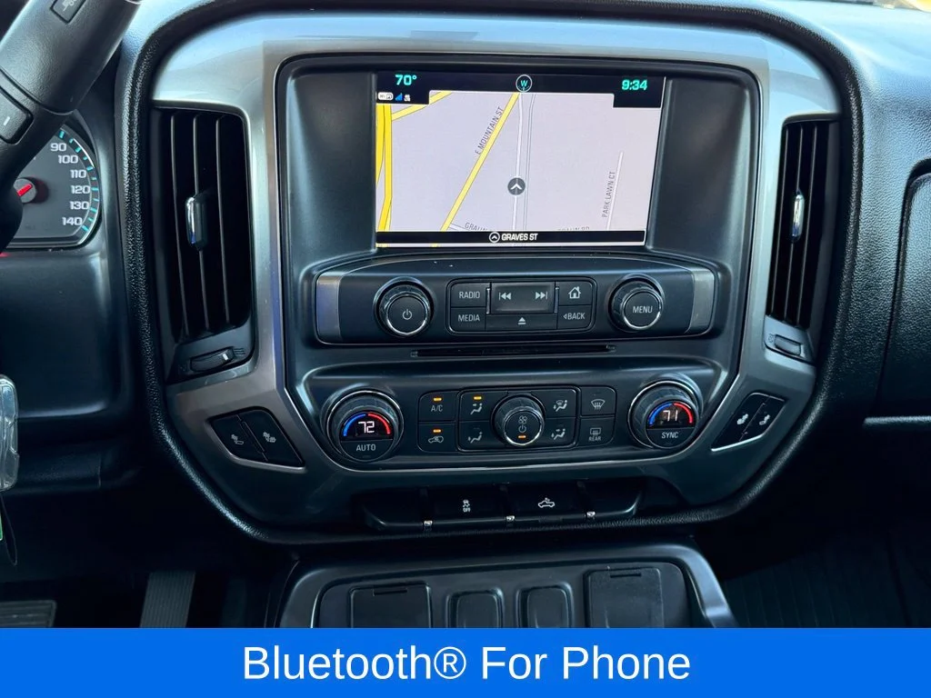 Used 2018 SUMMIT WHITE Chevrolet LT image 24