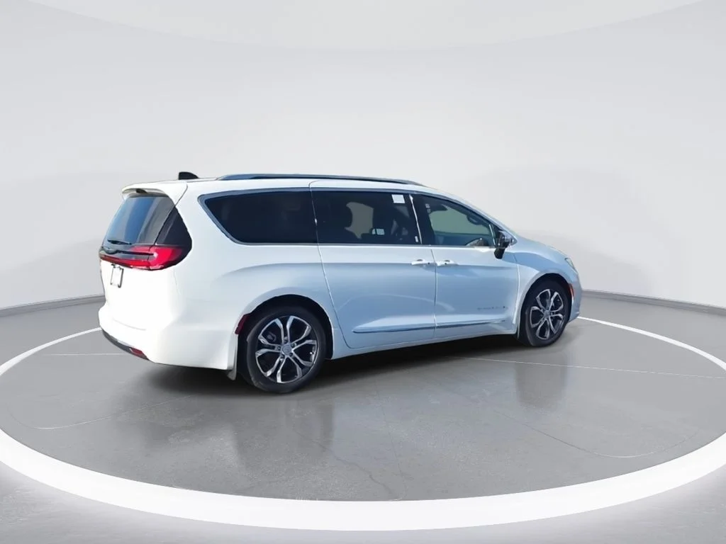 2026 Chrysler Pacifica Pinnacle - Photo 9