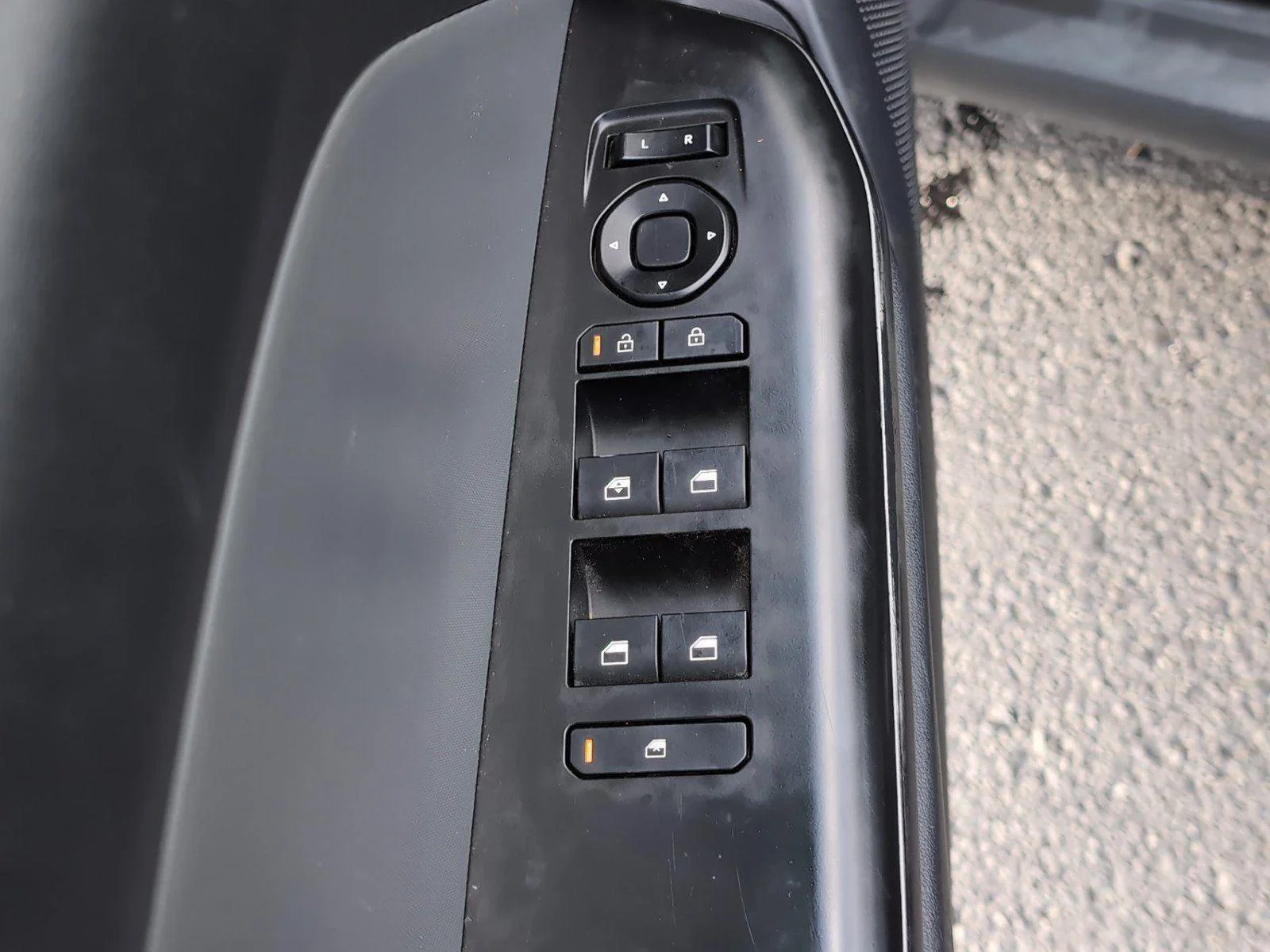 Used 2025 Aurora Black Pearl Kia LXS image 20