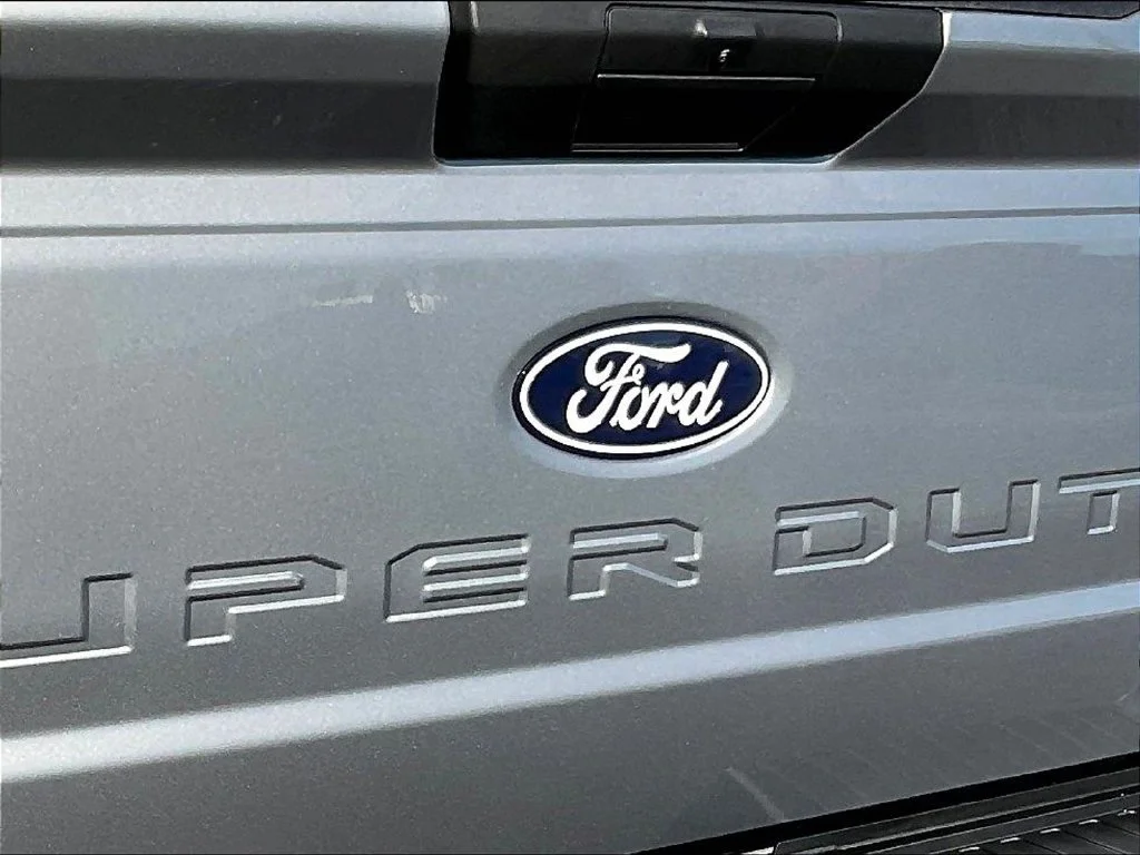 New 2027 Iconic Silver Metallic Ford F-250® XLT image 9