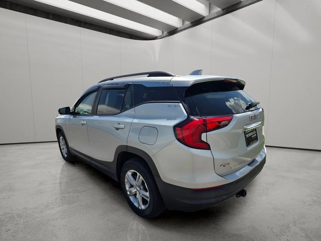 Used 2021 Quicksilver Metallic GMC SLE image 3