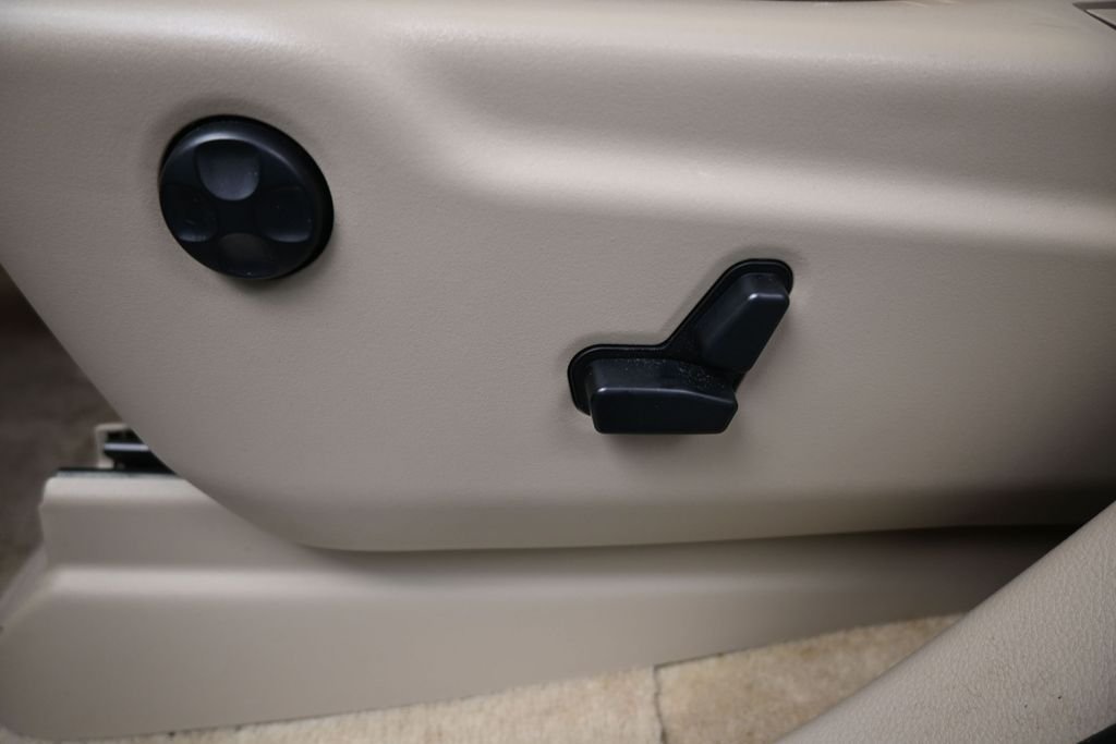 Used 2017 Gray Jeep Overland image 33