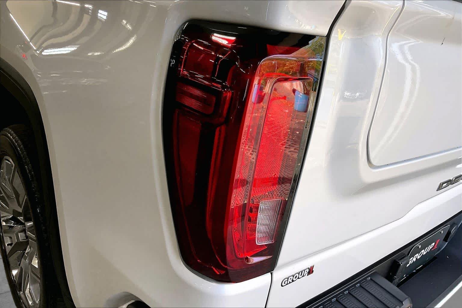 Used 2024 White Frost Tricoat GMC Denali image 29