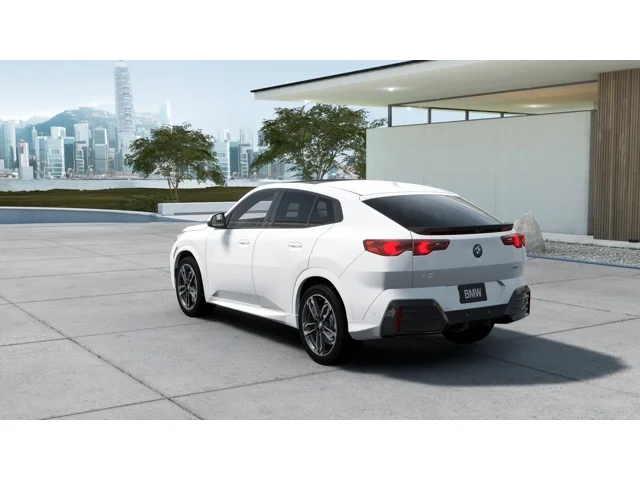 New 2027 Alpine White BMW  image 2