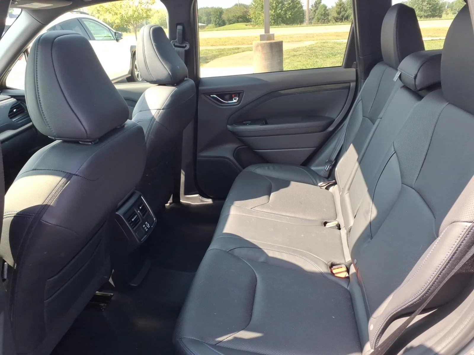 Used 2025 River Rock Pearl Subaru Limited image 26