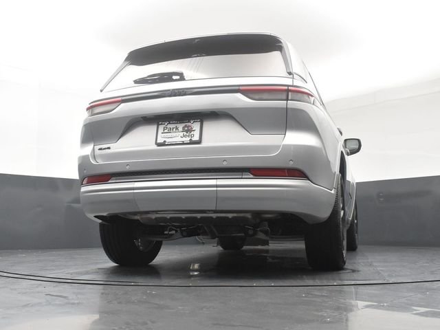 New 2026 Silver Zynith Exterior Paint Jeep Limited Reserve image 22