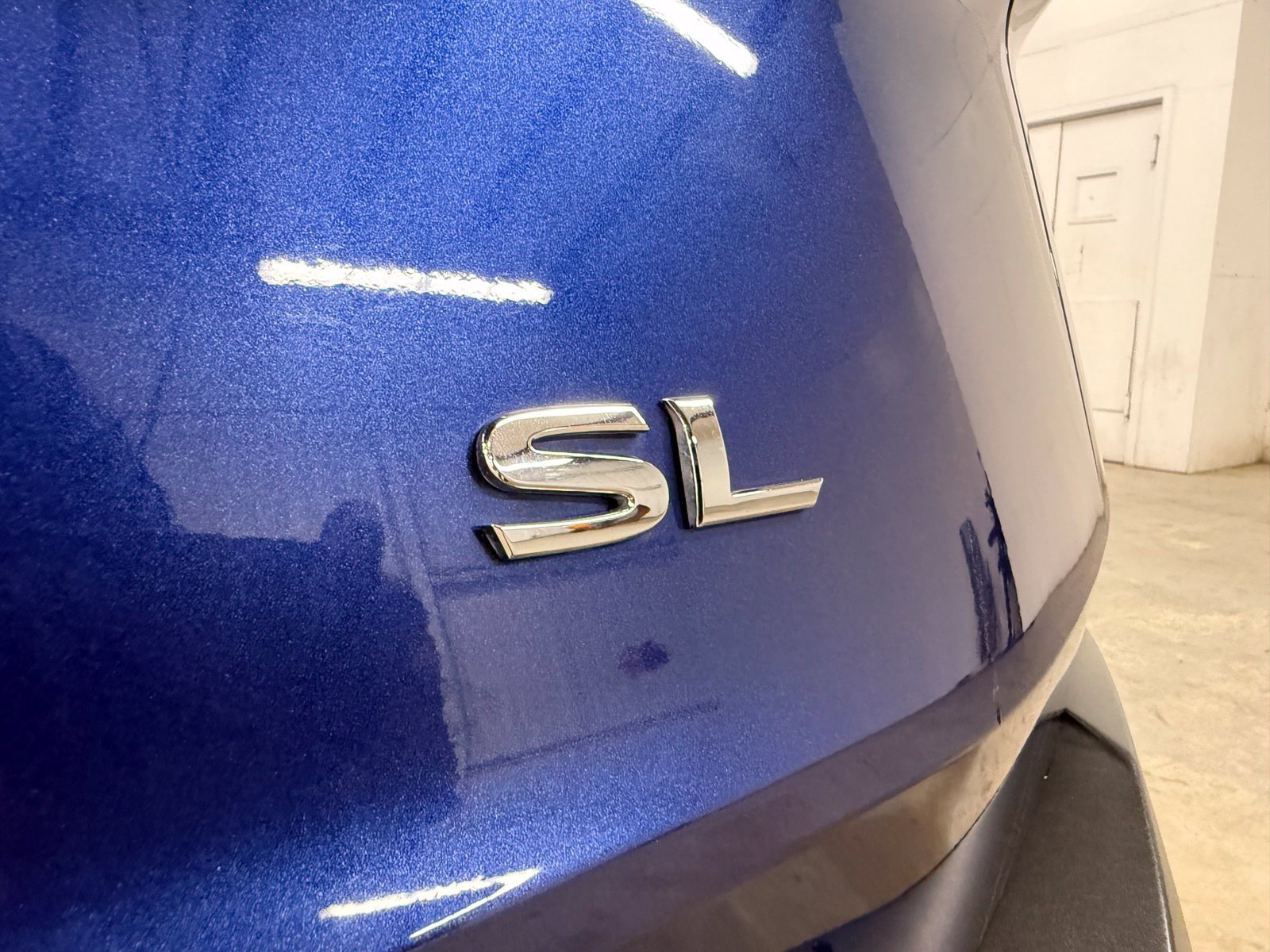 Used 2023 Blue Nissan SL image 9