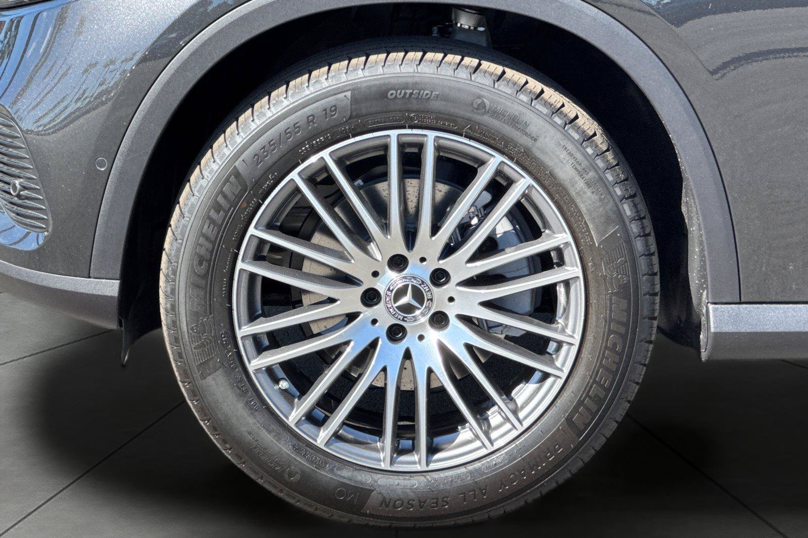 New 2027 Graphite Grey Metallic Mercedes-Benz GLC 300 image 3
