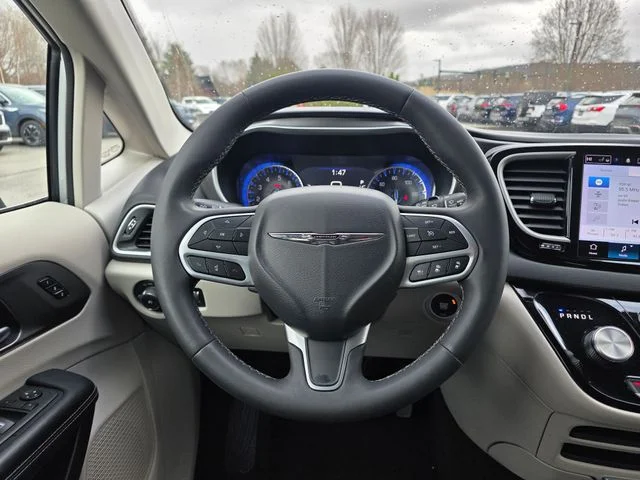 Used 2024 Silver Mist Clearcoat Chrysler Touring L image 25