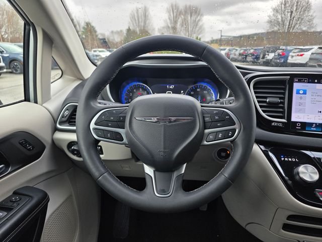 Used 2024 Silver Chrysler Touring L image 25