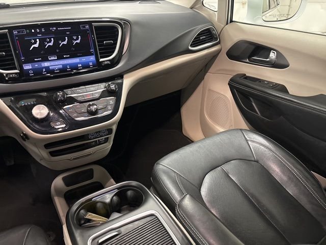 Used 2022 White Chrysler Touring L image 15