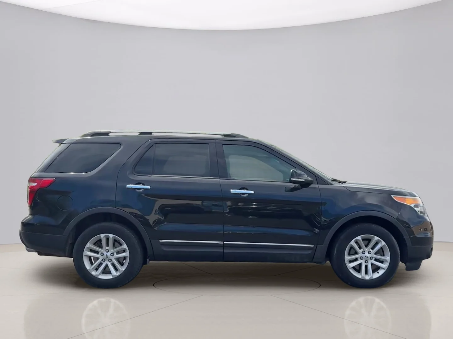 Used 2013 Black Ford XLT image 4