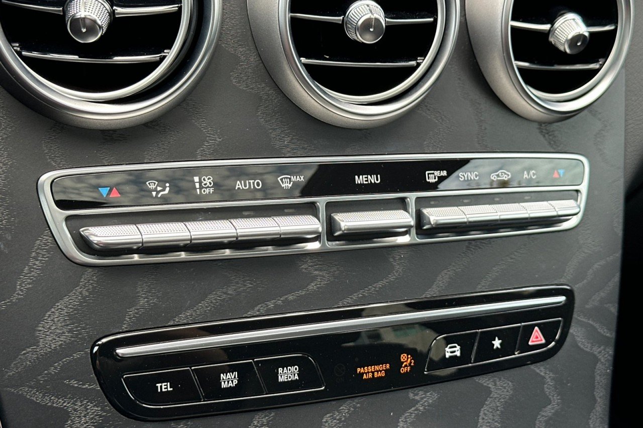 Used 2023 Polar White Mercedes-Benz GLC 300 image 19