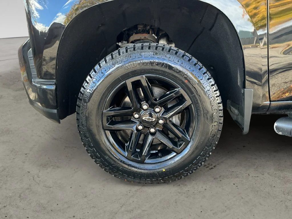 Used 2019 BLACK Chevrolet Custom Trail Boss image 13