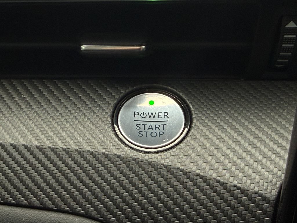 Used 2021  Ford Premium image 17