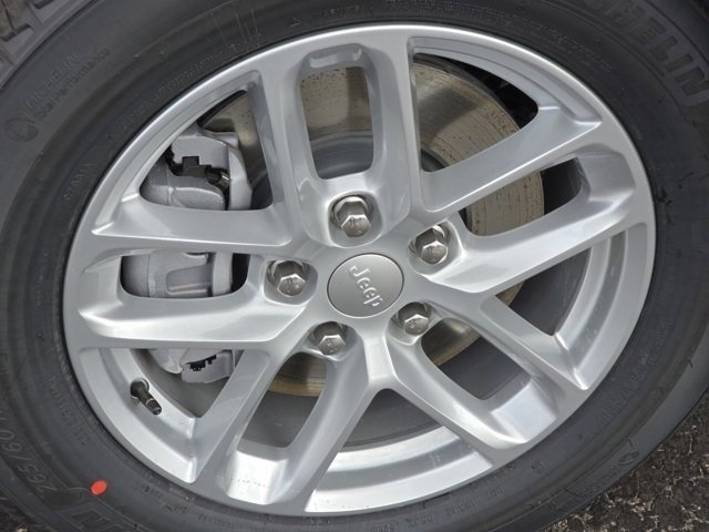 New 2026 Baltic Gray Metallic Clear-Coat Exterior Paint Jeep Laredo image 26
