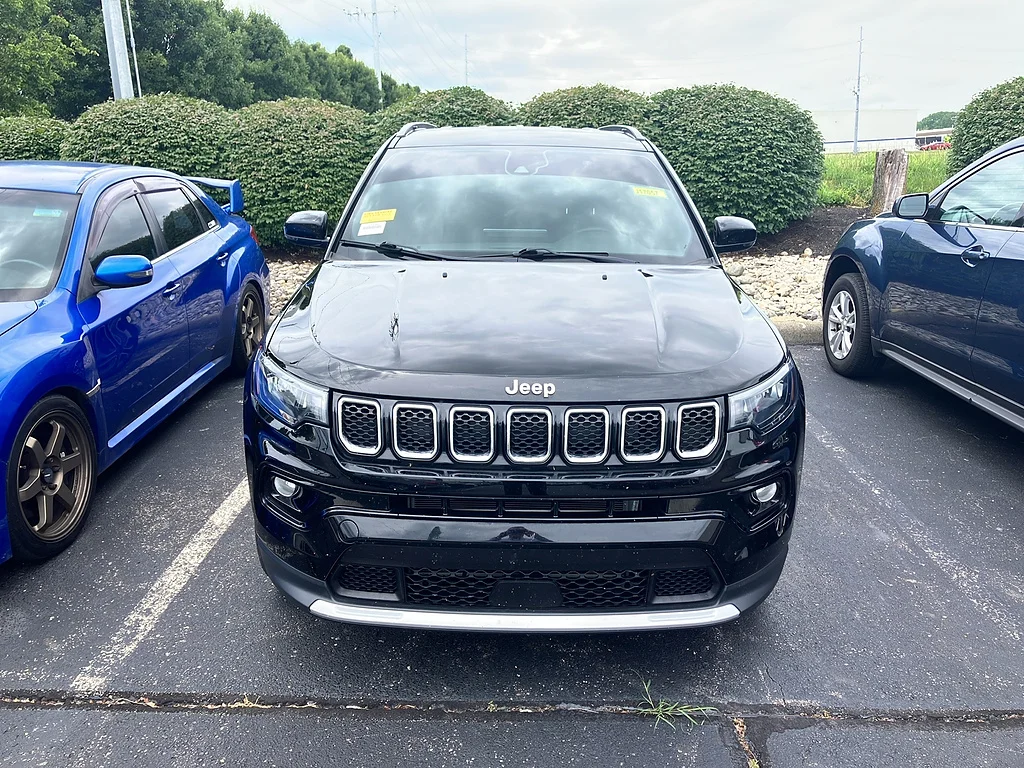 Used 2023 Diamond Black Crystal Pearl Coat Jeep Limited image 2