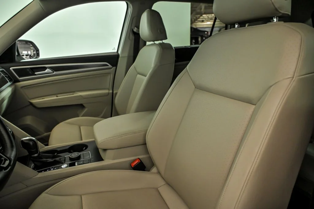 Used 2019 White Volkswagen 3.6L V6 SE image 13