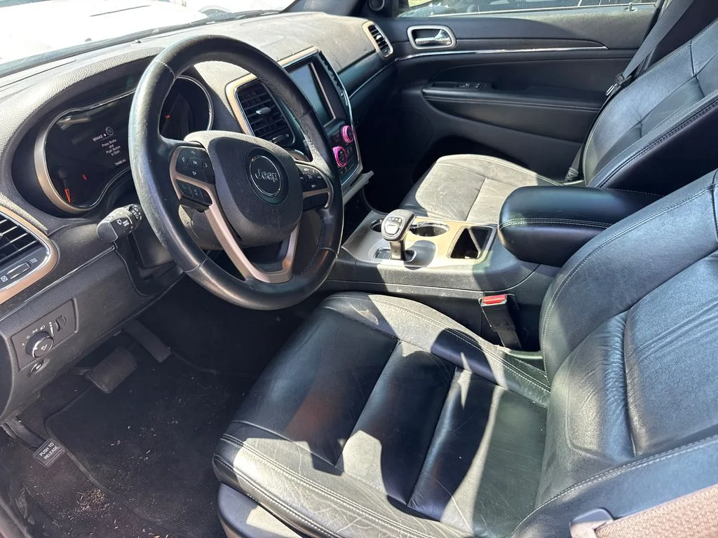 Used 2015 White Jeep Limited image 21