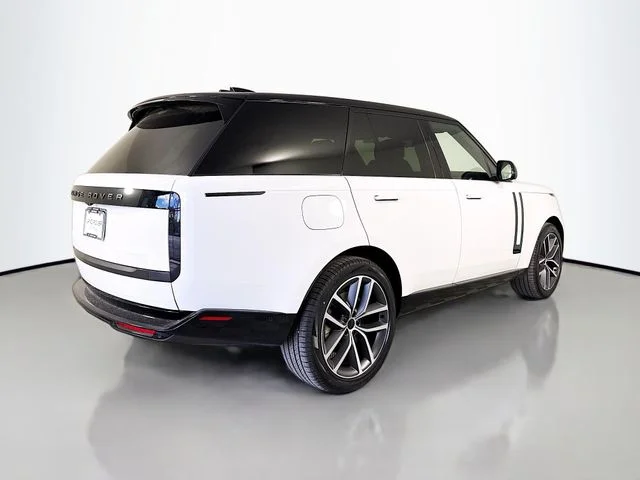 New 2026 Fuji White Land Rover SE image 5