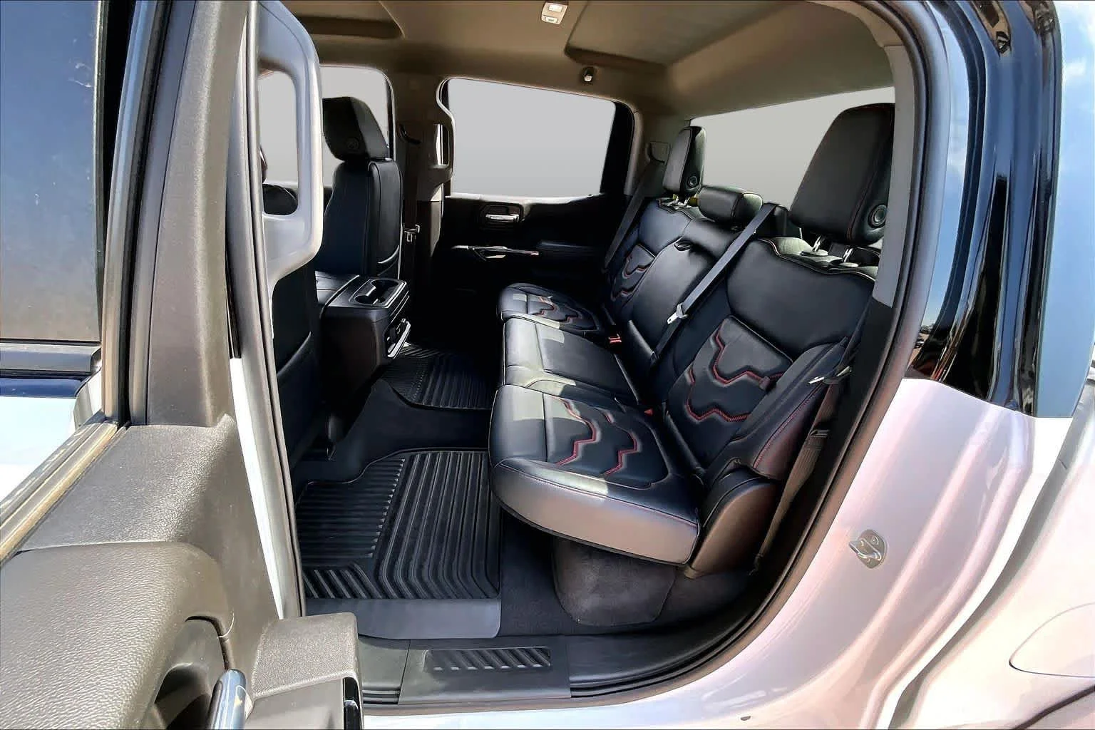 Used 2022 Summit White Chevrolet RST image 15