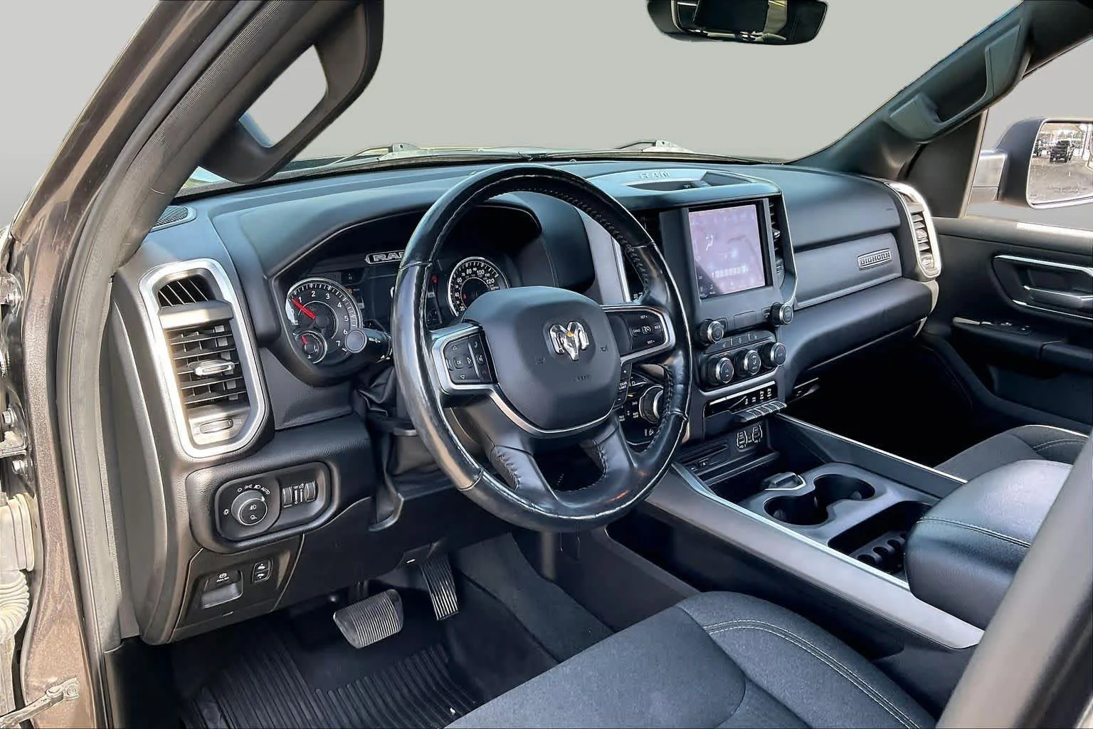 Used 2019 Granite Crystal Metallic Clearcoat Ram Big Horn/Lone Star image 17